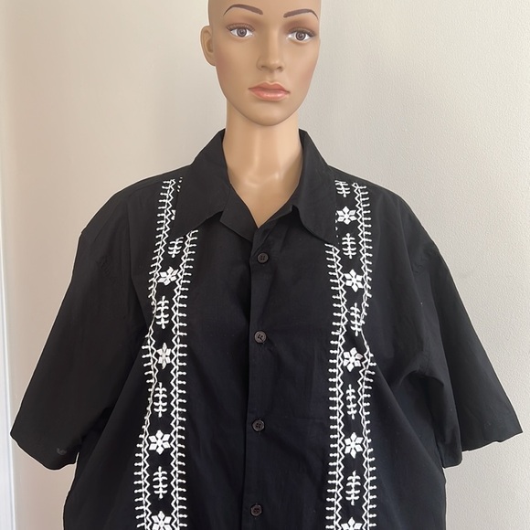 WNW Wayan Button Up Shirt Mens Embroidered Short Sleeve Size XL - Picture 2 of 11